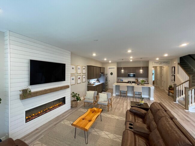 Building Photo - 119 Trumpet Vine Dr