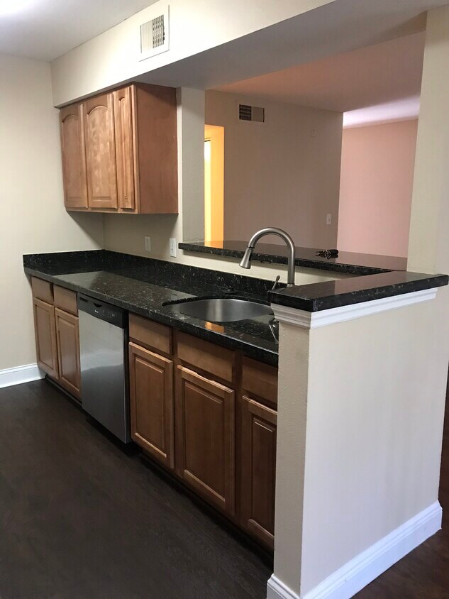 Photo - 2460 NW 33rd St (Oakland Park, FL)