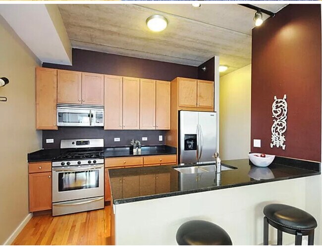 Foto del edificio - 630 N Franklin St