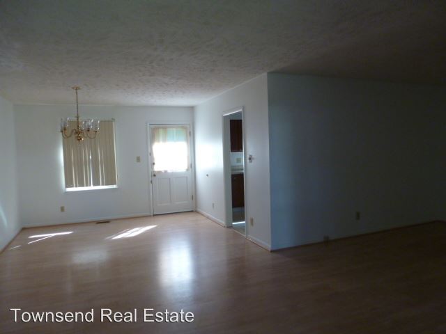 Building Photo - 829 Stoneykirk Dr