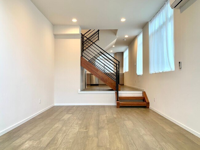 Building Photo - Great Townhome For Rent