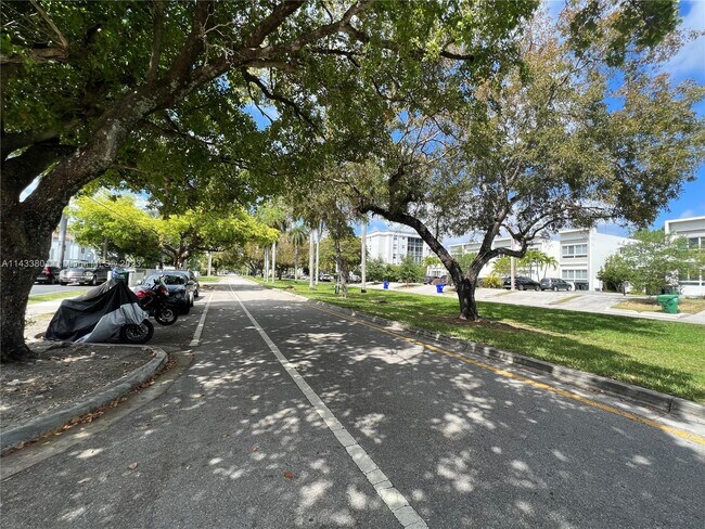 Foto del edificio - 2430 NE 135th St