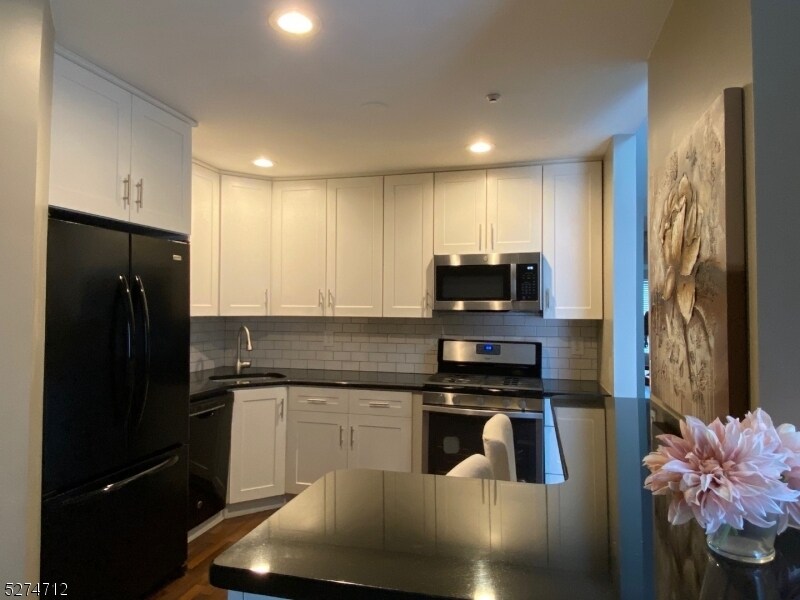 16 Potomac Dr, Bernards, NJ 07920 Room for Rent in Bernards, NJ