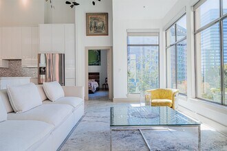 Building Photo - 1901 Post Oak Blvd