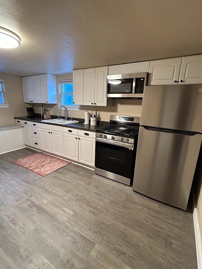 1041 1/2 - 1041 N 23rd St