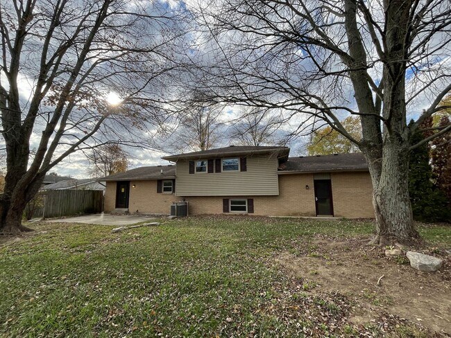 Building Photo - **Deposit Special $1500** 7415 Redcoat Dr ...