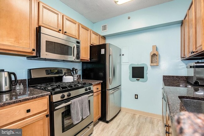 Building Photo - 7111 Woodmont Ave