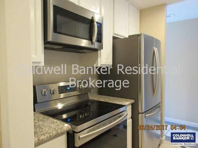 Building Photo - 368 E Surfside Dr