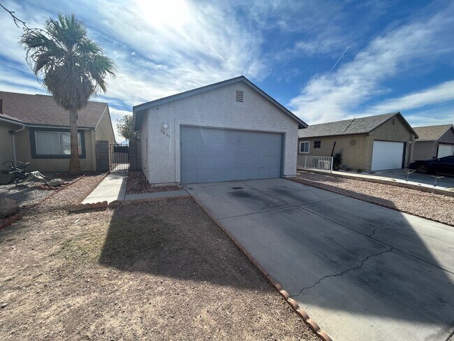 Building Photo - ADORABLE 2 BEDROOM 2 FULL BATHROOMS SINGLE STORY HOME WITH NO HOA