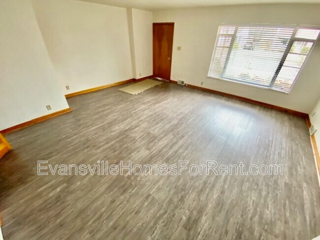 Foto del edificio - 2167 E Powell Ave