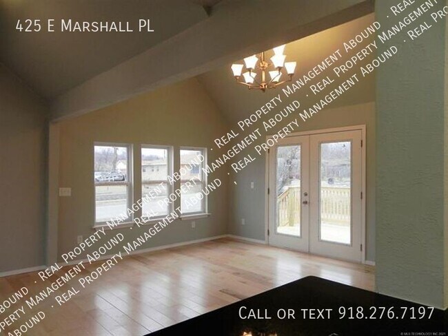 Building Photo - Available NOW! $1300