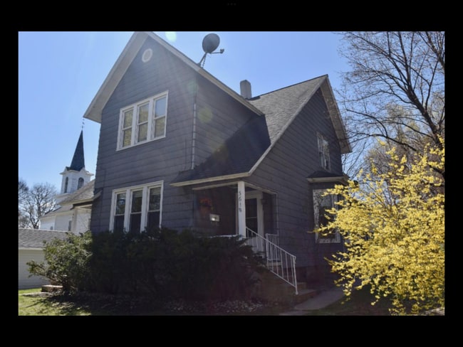 Building Photo - 361 3rd St