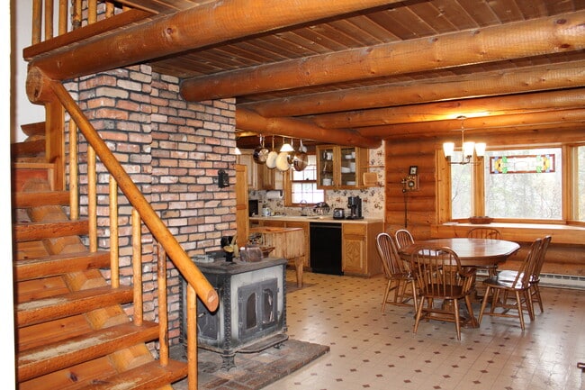 Building Photo - 502 Snowberry Ln