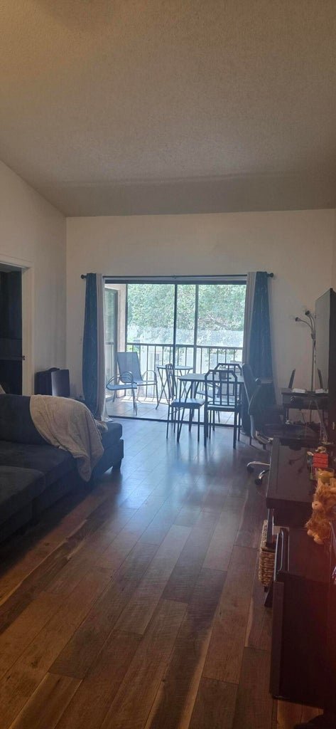 Foto del edificio - 321 Norwood Terrace