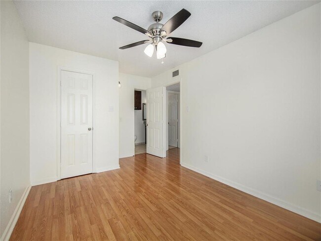 Foto del edificio - 2750 Holly Hall St