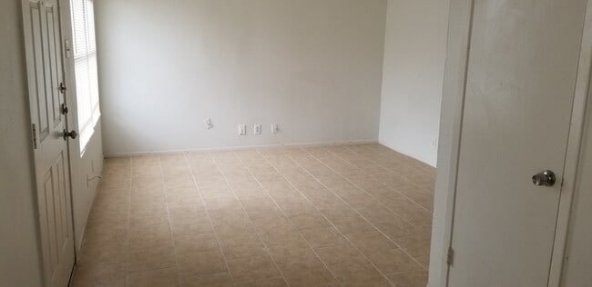 Photo - 4223 Woodmanor Dr Apartment