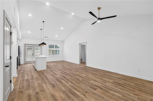 Foto del edificio - 122 Hilltop Dr SW