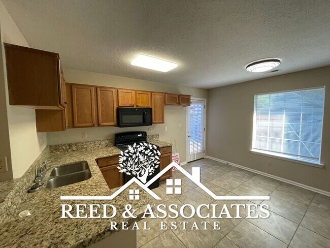 Foto del edificio - Cordova Home with GRANITE Counter Tops & L...