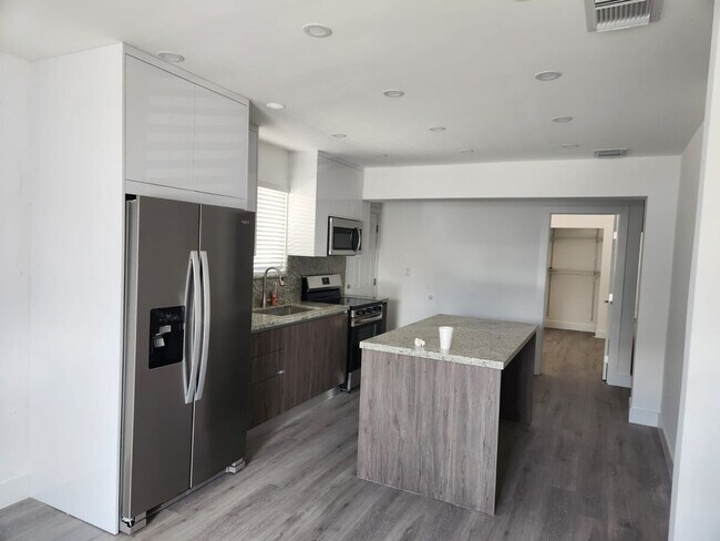 Foto del edificio - 2217 NW 7th St