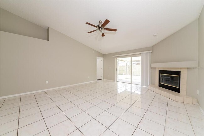 Foto del edificio - 1216 Grassy Meadow Pl