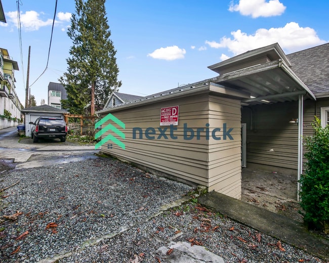 Building Photo - 4 Bed and 3 Bath Queen Anne Craftsman Hous...