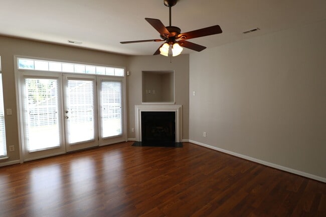 Building Photo - 5907 Hollow Wood Ct