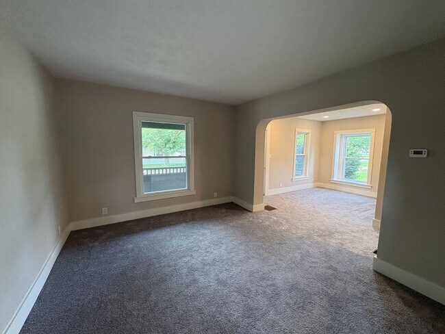 Foto del edificio - Three bedroom 1 1/2 bathroom home for rent