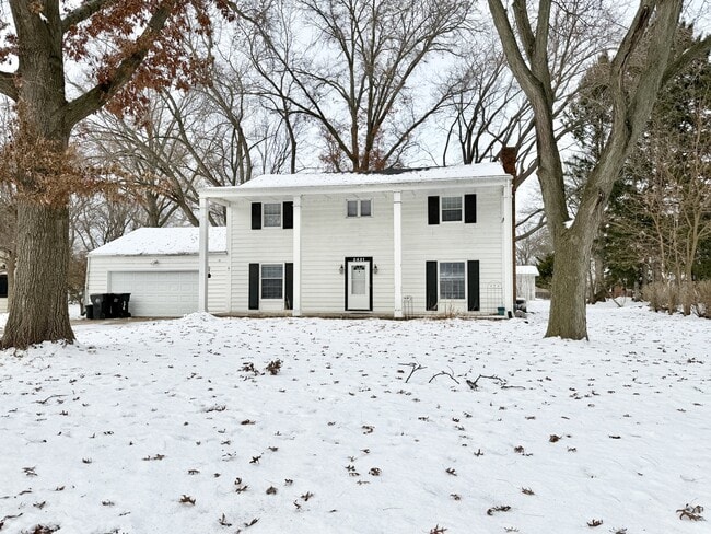 Building Photo - 2431 Blarney Stone Dr