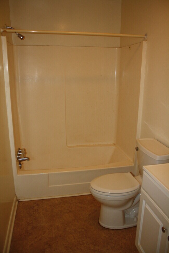 Bath - 360 W Union St