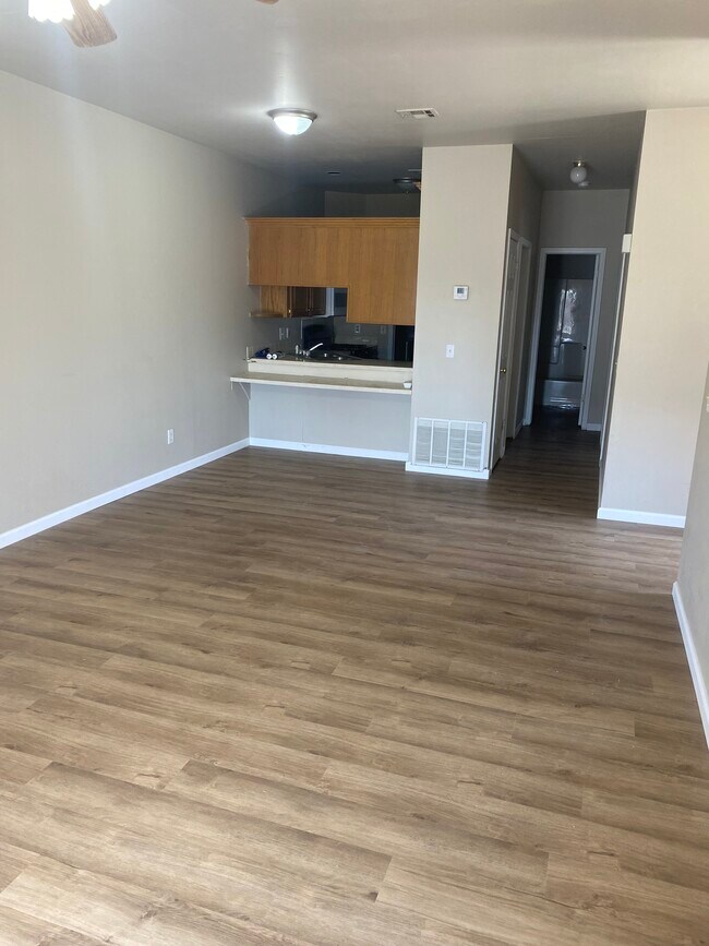 Foto del edificio - 1316 N Dryden Ct