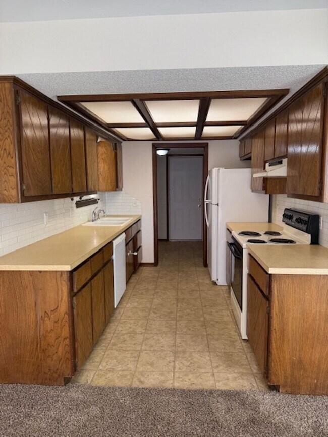 Foto del edificio - Spacious 2 bed/2.5 Baths - Duplex in the Surrey Hills Addition