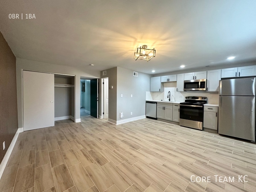 Primary Photo - 2320 W 47th Ave
