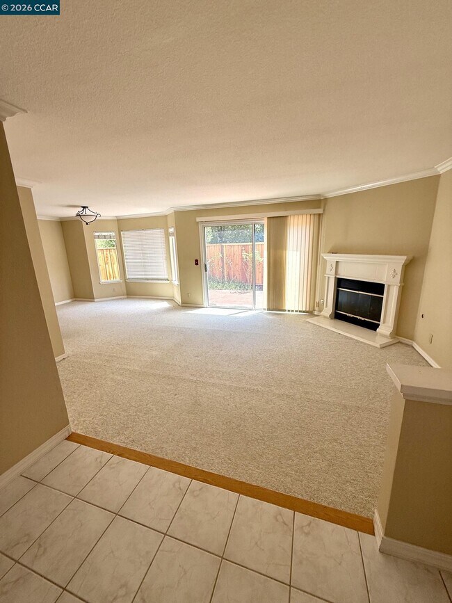 Building Photo - 365 Bellflower Dr
