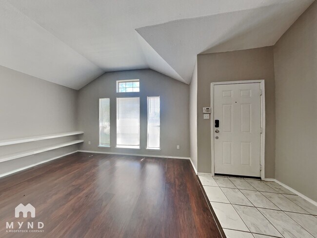 Foto del edificio - 327 W Little Creek Rd