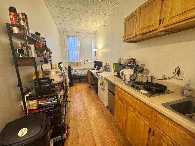 Building Photo - 405 Beacon St