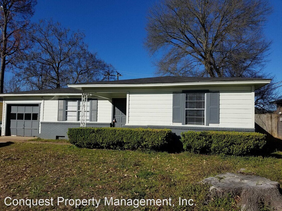Primary Photo - 2 br, 1 bath House - 2318 Plume Dr.