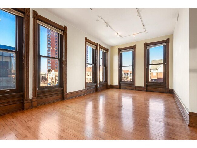 Building Photo - 1227 Hennepin Ave