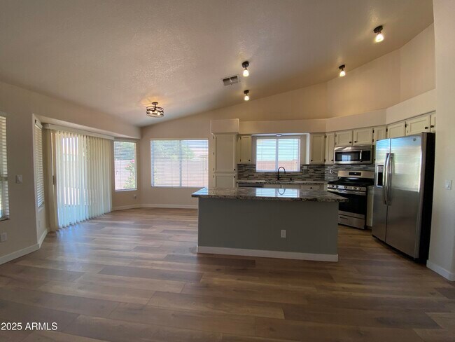Foto del edificio - 20826 N 110th Dr
