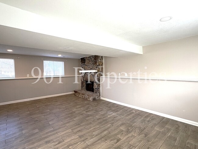 Foto del edificio - 6835 Autumnhill Ln