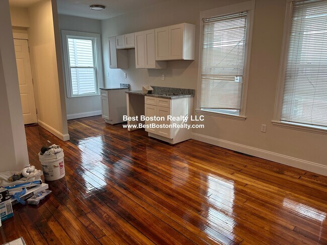 Foto del edificio - 16 R Warren Ave