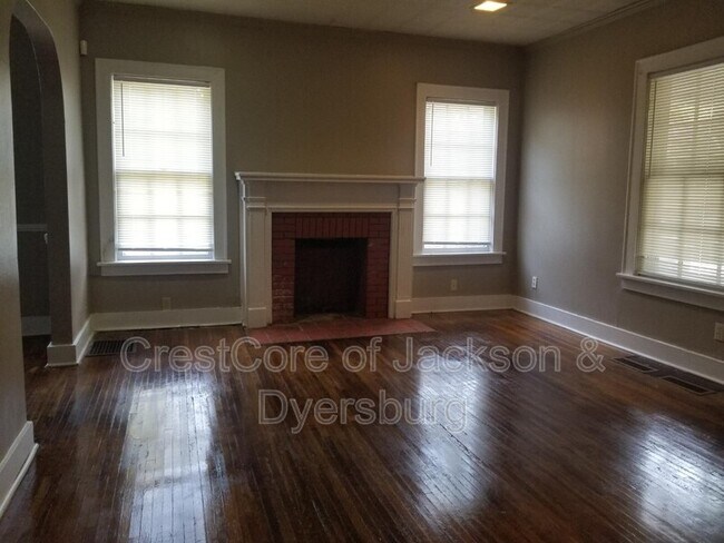 Building Photo - 319 W Forest Ave