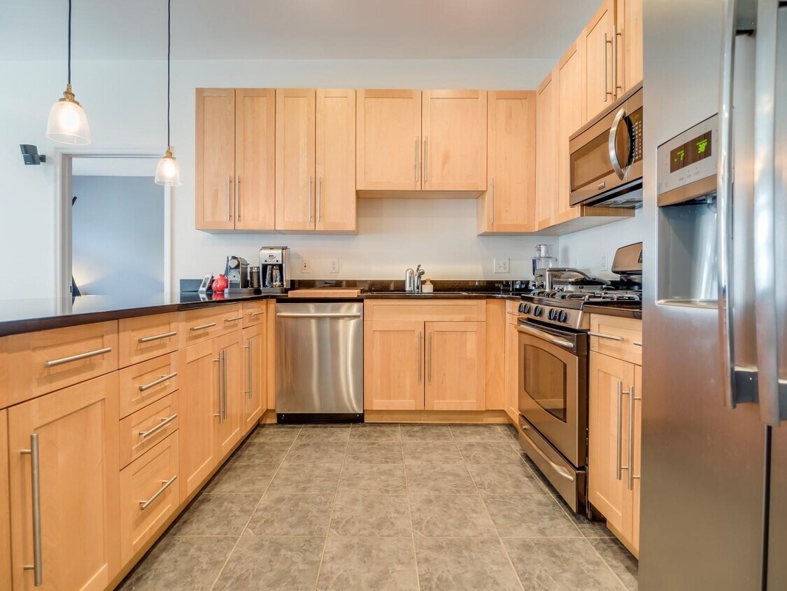 Foto principal - 1200 Grand St