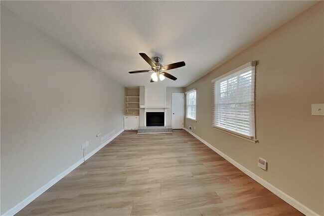 Foto del edificio - 2839 Mountbery Dr