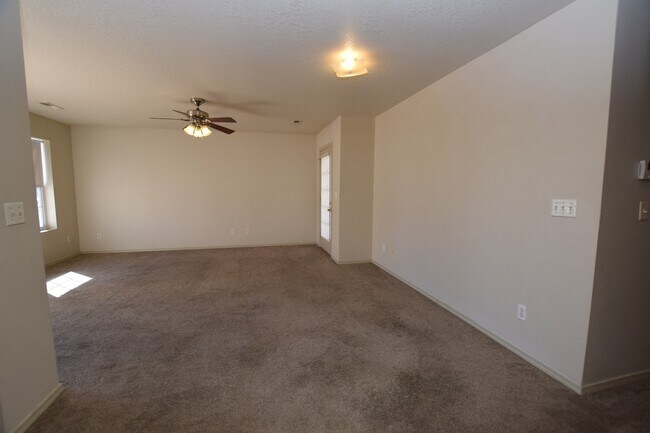 Foto del edificio - 1714 W Redbud Dr