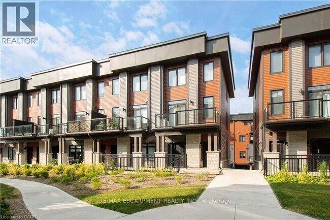 Building Photo - 2 Willow St