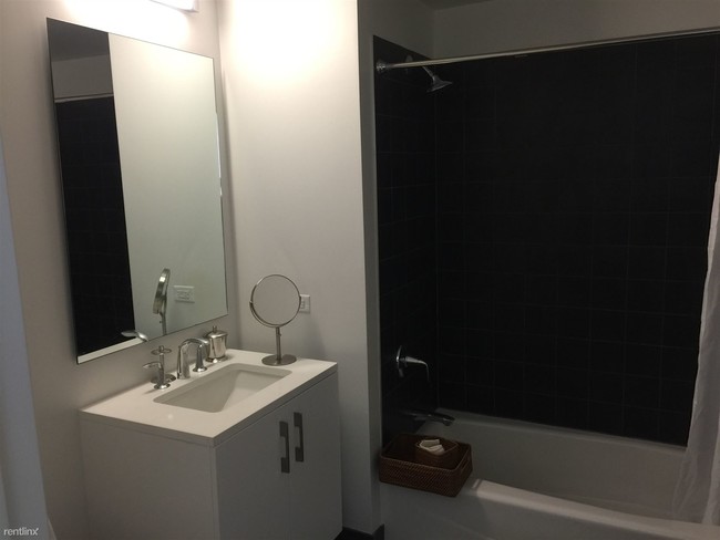 Foto del edificio - 235 E 44th St
