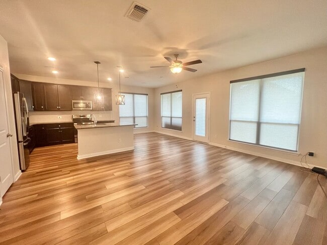 Foto del edificio - AVAILABLE NOW - Beautiful Temple Home