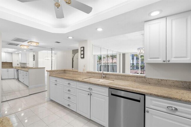 Building Photo - 1149 Hillsboro Mile