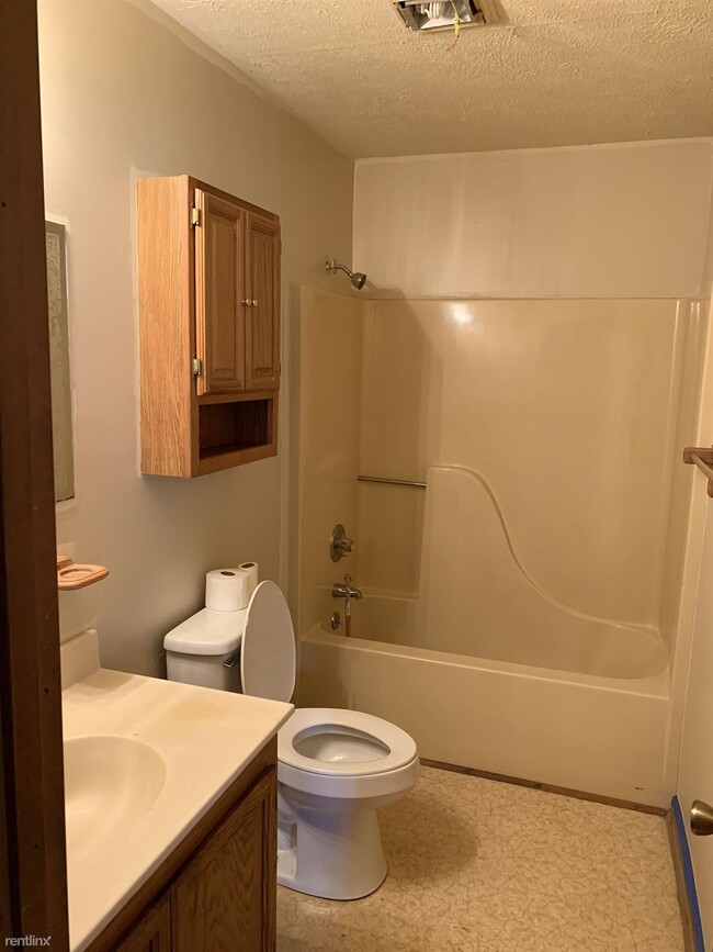 Building Photo - 2 br, 1 bath Duplex - 1 Cobble Drive A