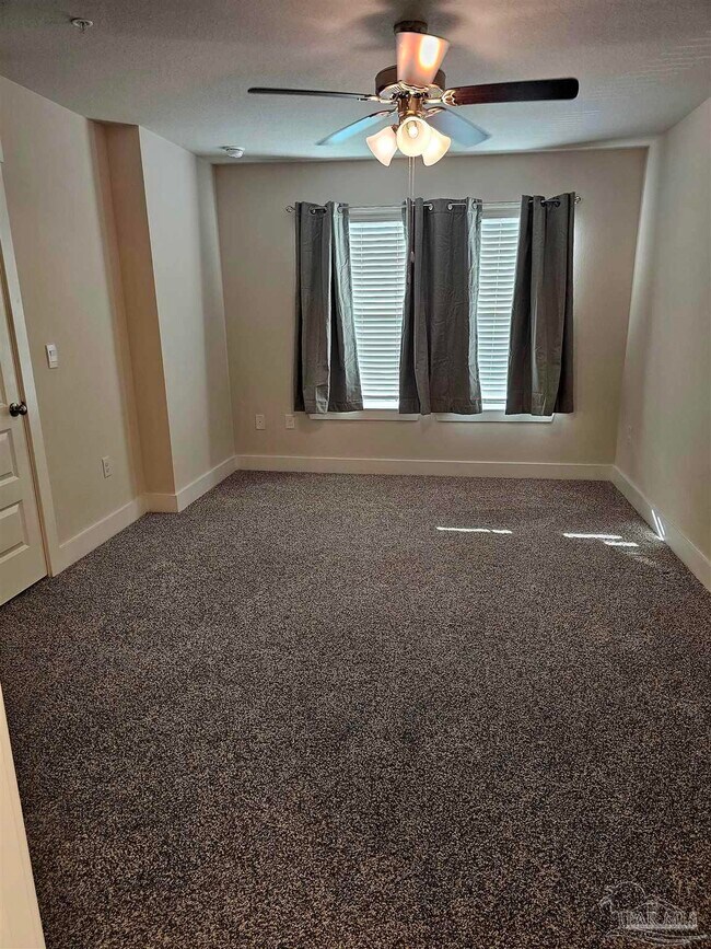 Foto del edificio - 9460 Nature Crk Ln